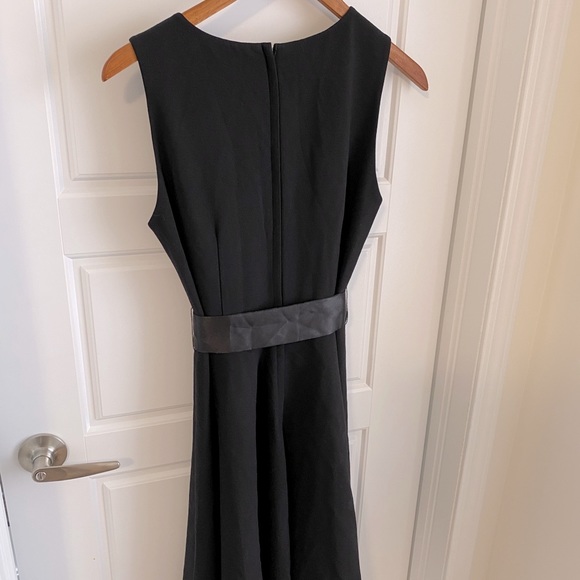 Classy Little Black Dress - Picture 4 of 7